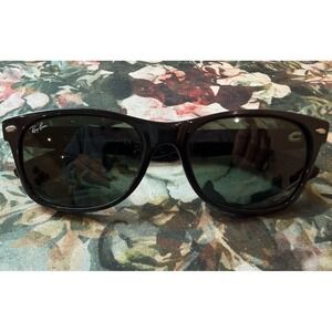 Ray-Ban RB2132 New Wayfarer 901 Sunglasses 55mm Black G-15 Green Lens Italy